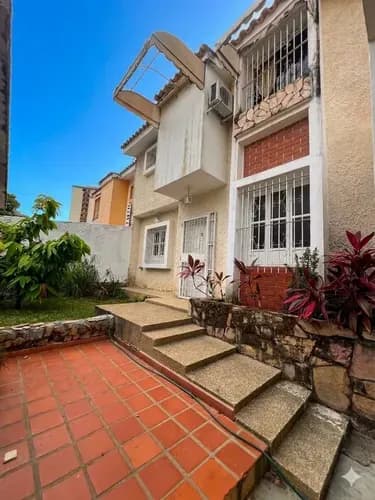 Andrews Matheus Vende Apartoquinta En Avenida Cuatricentenaria Urbanización El Bosque Valencia Carabobo