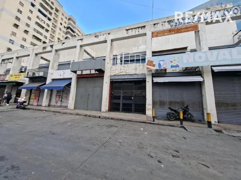 LOCAL EN ALQUILER UBICADO EN QUINTA CRESPO A PIE DE CALLE