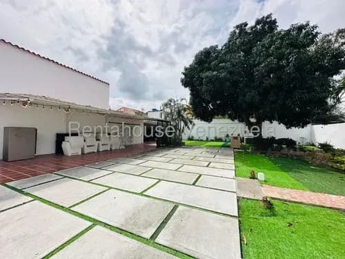 Marinel Saavedra Ofrece En Venta Esta Hermosa Casa En Pleno Este De Barquisimeto, Llena De Lujo Y Modernidad, Con 1.200m2 En Optimas Condiciones Contactame! Cod 26 9975.