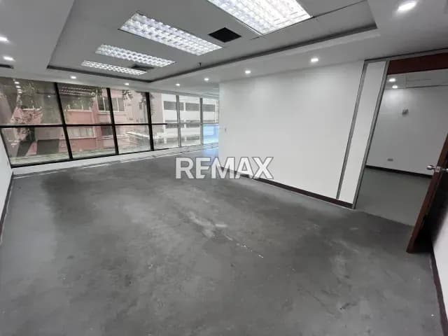 OFICINA EN ALQUILER EL BOSQUE (181m2)