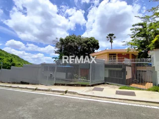 VENTA DE CASA-QUINTA EN PRADOS DEL ESTE