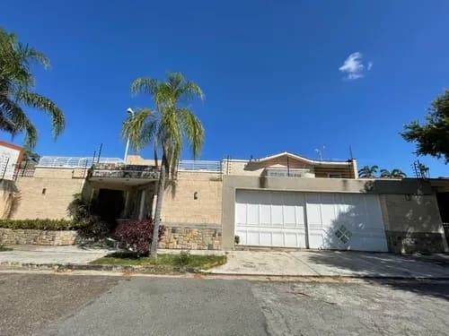 Casa Imponente En El Trigal Norte. Acabados De Primera Y Buenos Espacios. Lista Para Su Firma. Rg.