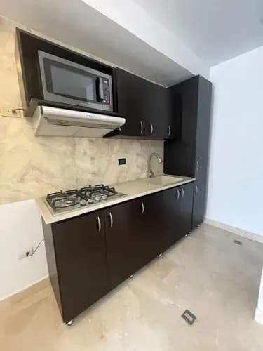 Apartamento En Venta Res. Doral Country. El Rincón, Naguanagua. Pisos De Mármol. Gerardo Hurtado