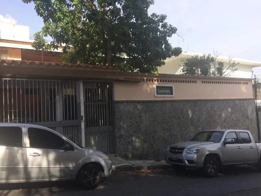 Casa (Multipes Niveles) en Venta en Prados del Este, Distrito Metropolitano