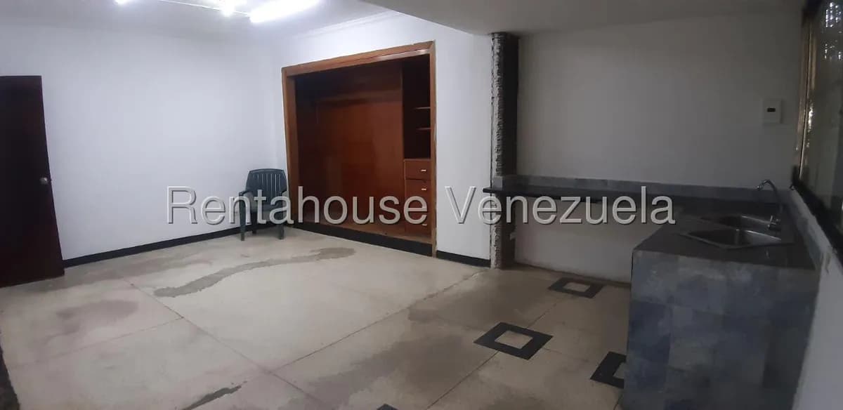 Comercial (Oficina) en Alquiler en Colinas de Bello Monte, Distrito Metropolitano