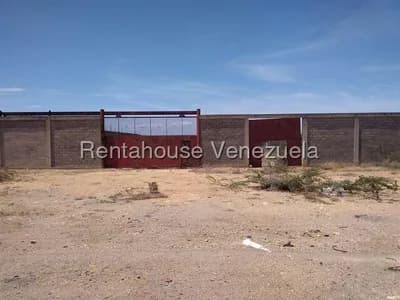 Terreno en venta en Caja de Agua, Punto Fijo, Falcón - $220k