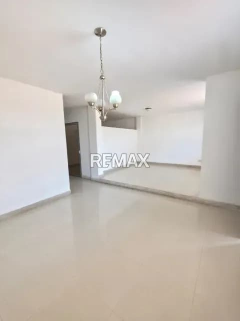 VENTA - APARTOQUINTA TIPO TOWNHOUSE EN C.R. VILLA JARDÍN, Trigal Norte