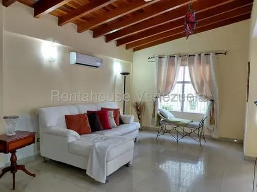 Hermosa Casa En Lomas De La Trinidad Con Excelente Área Social Para Disfrutar Con Tus Familiares Y Amigos, Contactame! 26-14483 Js