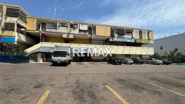Local comercial en alquiler en el C.C reana