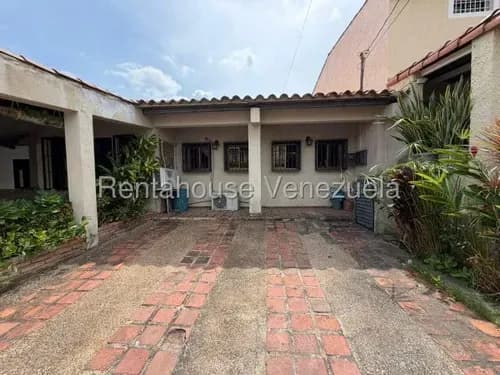 Marinel Saavedra Ofrece En Venta Esta Hermosa Casa En Buena Zona De Cabudare, Con 3 Habitaciones, 4 Baños, En Optimas Condiciones. Contactame Cod 26 17399.