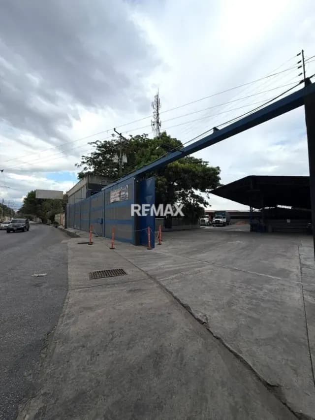EN VENTA GALPON COMERCIAL