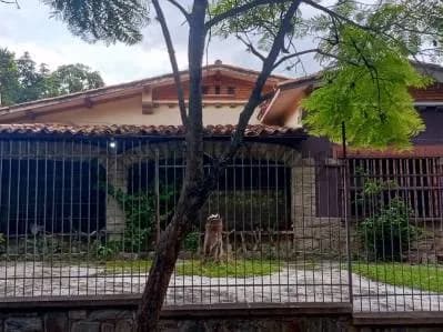 CS - VENTA CASA POR REMODELAR. URB. EL BOSQUE. CHACAO NEGOCIABLE