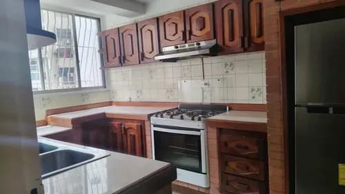Alquiler De Apartamento Av. Bolivar A La Altura Del Cc Camoruco. Az