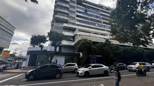 Xv, En Alquiler Local En Barrio Obrero, Edificio Tiyiti, Planta Baja