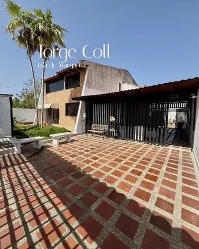 En Venta Casa, Ubicada En La Urbanización Jorge Coll, Redoma El Farallón