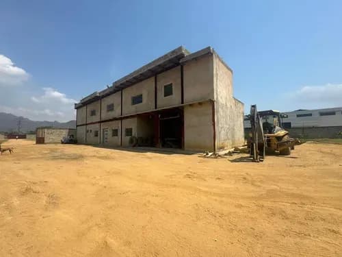 Se Vende Terreno 10.000m2 Con Galpón Ubicado En Carretera Nacional Guacara Terreno: 10.000m2 Con Galpón De 1.000m2 Comprendido En 500m2 Área De Galpón 500m2 Área Administrativa, Rg