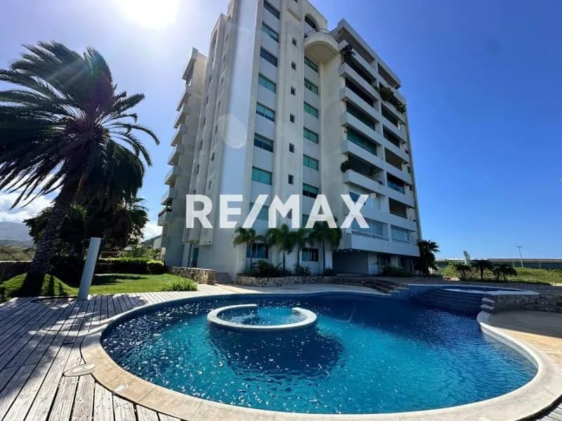 GRAN APARTAMENTO CERCANO AL C.C PARQUE COSTA AZUL Y PLAYA EL ANGEL - ISLA DE MARGARITA