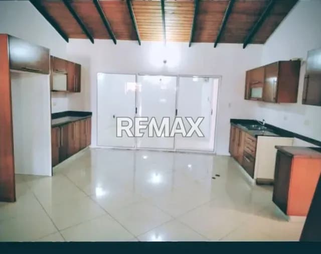 CASA EN VENTA LISTA DE HABITAR EN LA URBANIZACION PUERTAS DEL SUR
