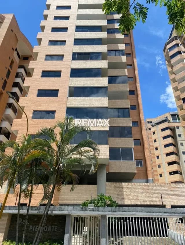 EN ALQUILER APARTAMENTO RES. PIE MONTE EN LA URB. LA TRIGALEÑA
