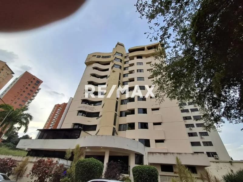 Alquiler Apartamento amoblado El Bosque Edificio Bosque Jardin planta pozo