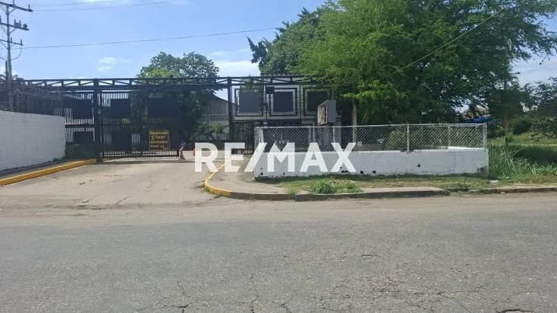 Conjunto Industrial en Alquiler, Zona Indurstrial San Vicente II