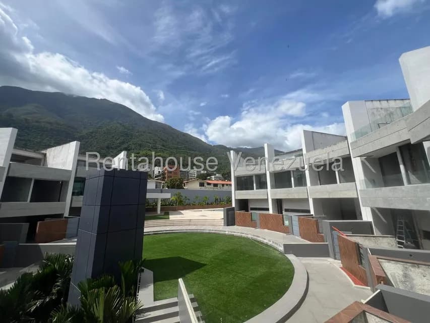 Townhouse (Multiples Niveles) en Venta en Sebucan, Distrito Metropolitano