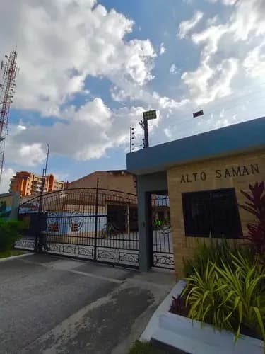 Townhouse En Mañongo En Conjunto Exclusivo