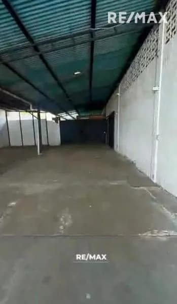 Se vende galpón en zona industrial I, 700mts2!