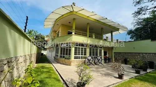 Jip 26-17040. Rentahouse Vende Casa Quinta De 3 Niveles Amoblada, 647 Mts2, 5 Hab, 7 Salas De Baños, Terraza, Rodeado De La Naturaleza, Planta Electrica Y Vigilancia Privada. El Castaño, Maracay