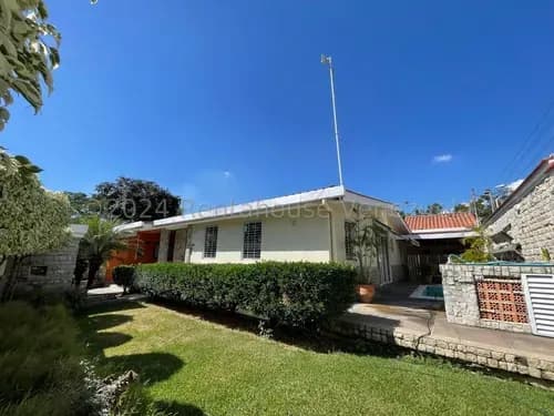 Casa Con Piscina En Venta En Urb Privado El Piñal El Limon Area Social Dos Cocinas Equipadas Estef 25-7006