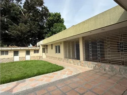 En Venta Casa De Uso Comercial/residencia En La Floresta, Mcy. Aragua