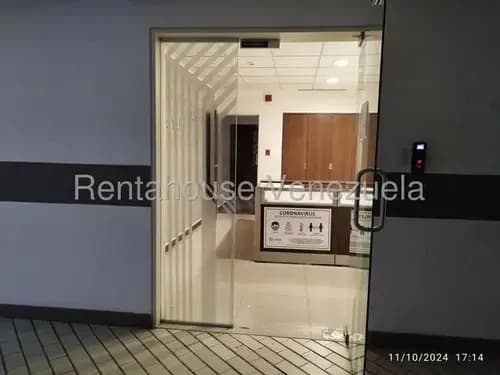 Rentahouse Vende Espectacular Oficina Comercial En Boleita. Ao* #25-18584