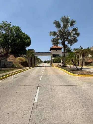 Np Vende Terreno En Lomas Del Country Guataparo Código 327930
