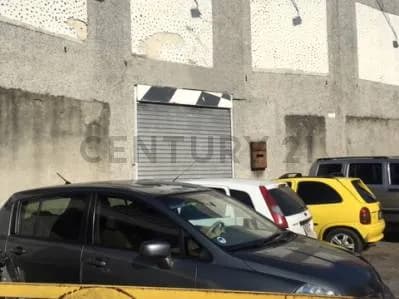 Excelente galpón en zona comercial de Chacao