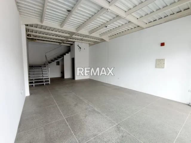 ALQUILER LOCAL COMERCIAL 150m2 CALLE 17