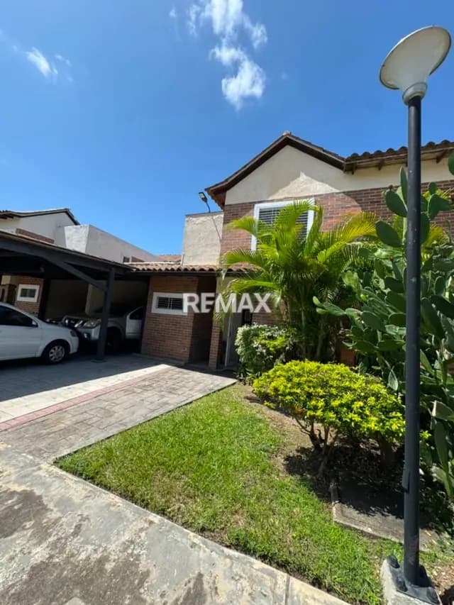 Townhouse Moderno Con Inversor en Venta en El Rincón, Residencias Villa Orense