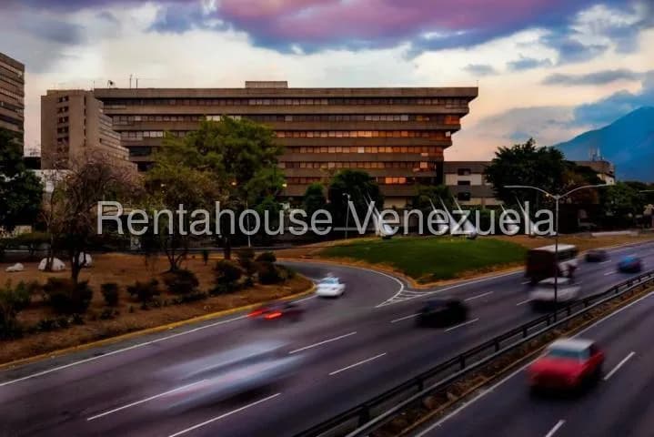 Comercial (Oficina) en Alquiler en Chuao, Distrito Metropolitano
