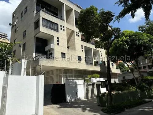 Exclusivo Apartamento En Alquiler Duplex De 154 M2, Totalmente Remodelado Y Amoblado En Las Mercedes. Belkis 26-12368