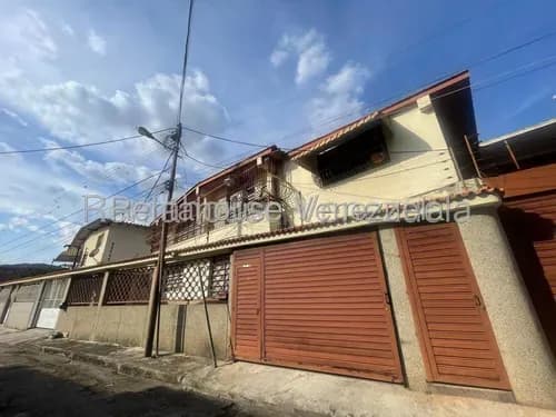 Bella Casa En Alquiler En La Cooperativa Maracay Planta Baja 3 Habitaciones 3 Baños Agua Seguridad 1 Puesto De Estacionamiento Nela 26-11160