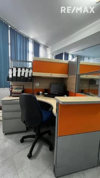 EN ALQUILER En alquiler cubículos de trabajo
