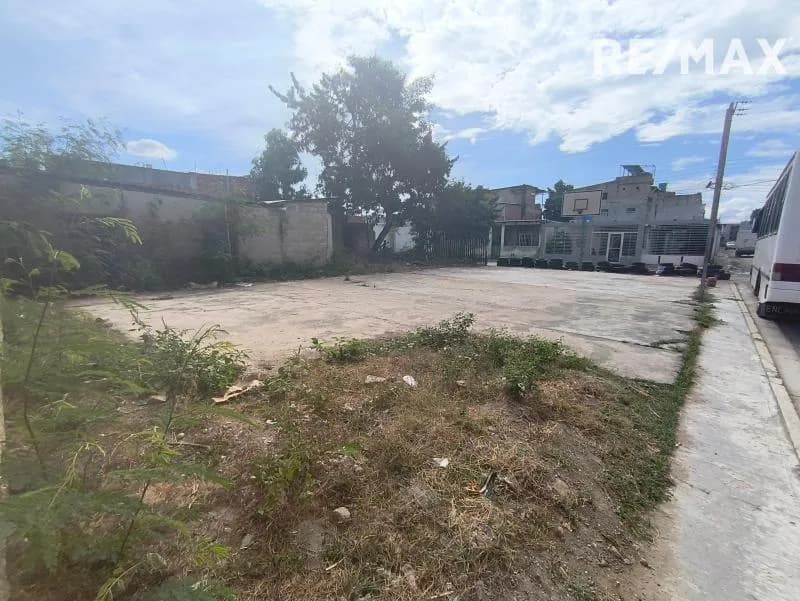 Se vende terreno en Resd. Parque jardin, coropo
