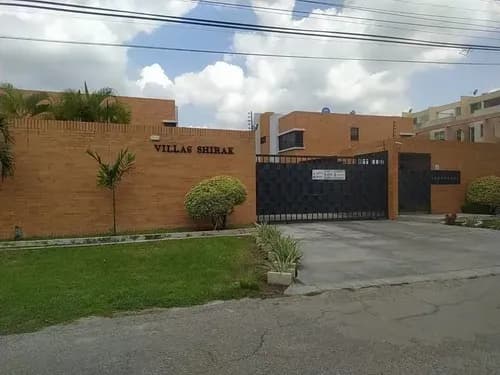 Johana Lazaro Vende Town House En Villa Shirak Callejón Mañongo Frente Al Sambil. -área 141 M2 ** Solo Clientes**