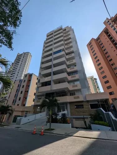 En Venta Apartamento Con Planta Electrica En Res Monte Carlos En La Urbanizacion Las Chimeneas Valencia Carabobo Lch