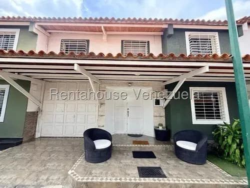 César Bullones Vende Hermosa Casa En Urb. Villa Roca, Lara 26-18549