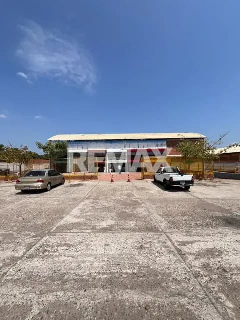 vende Galpón* en toda la Circunvalación #1 a pocos metros del Puente General Rafael Urdaneta.