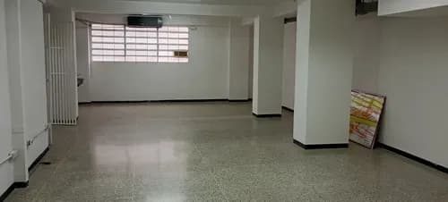 Local En Alquiler En Los Dos Caminos Jdv 26-1616