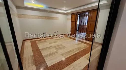 Cf // Excelente Oficina Ubicada En Las Mercedes Edf. De Baja Dencidad Muy Bien Mantenidad Ideal Para Todo Tipo De Empresas. En Alquier // Mls #25-18684