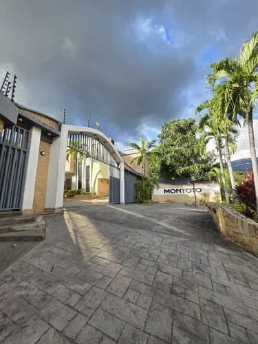 Tonwhause En Venta En La Avenida Principal Del Castaño Maracay Edo Aragua.ms
