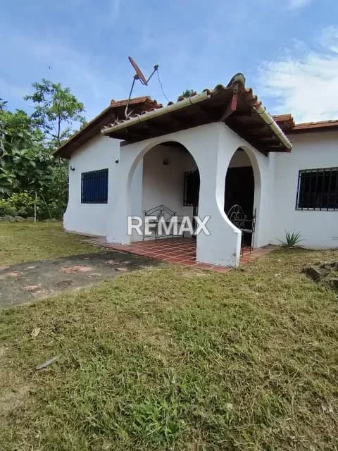Venta Casa con Terreno en Urb. La Trinidad, Los Potreros. Parroquia Los Cedros