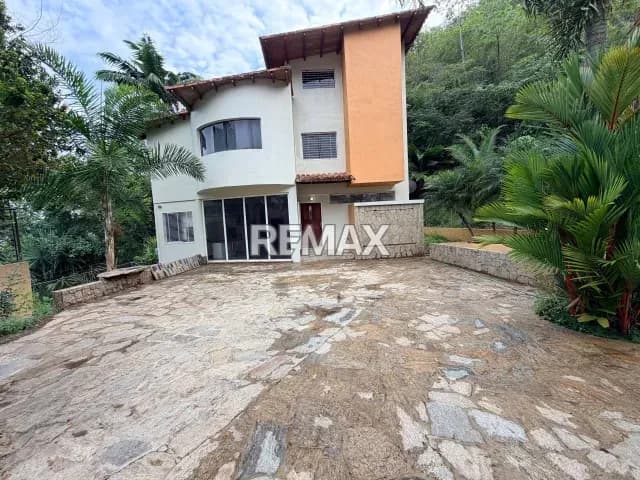 CASA DE ENSUEÑO EN ALQUILER EN LOMAS DE PALMARITO
